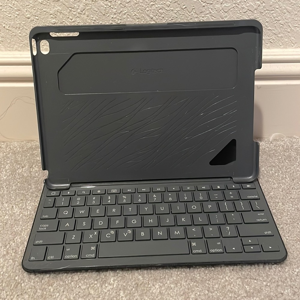 iPad mini Logitech case with keyboard